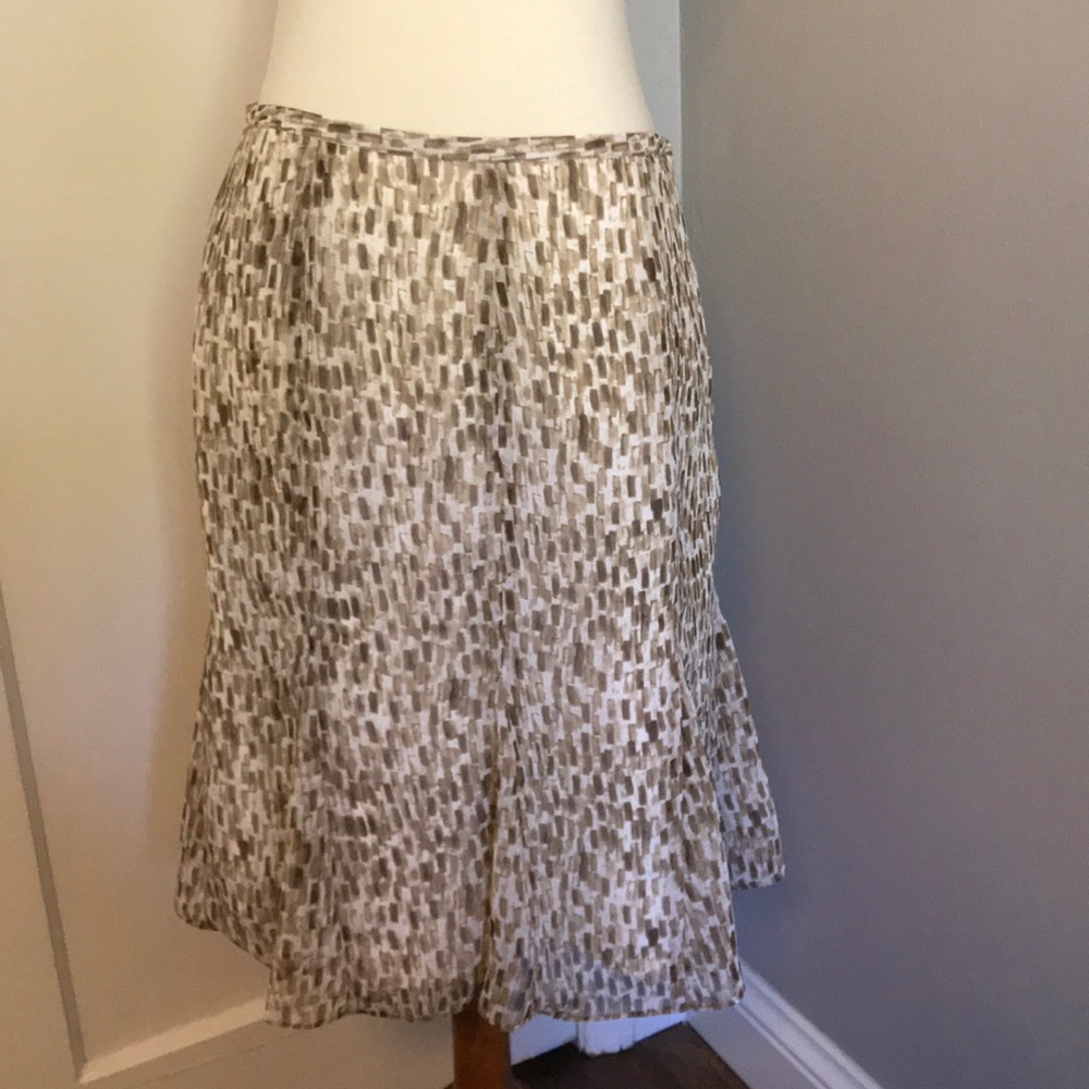 Liz Claiborne cream/tan skirt. Sz 4.